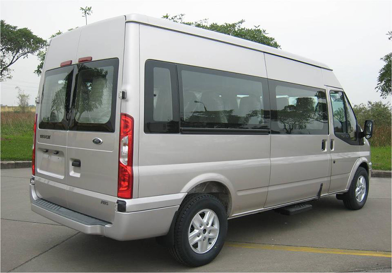 tham-lot-san-o-to-cho-xe-16 cho-ford-transit